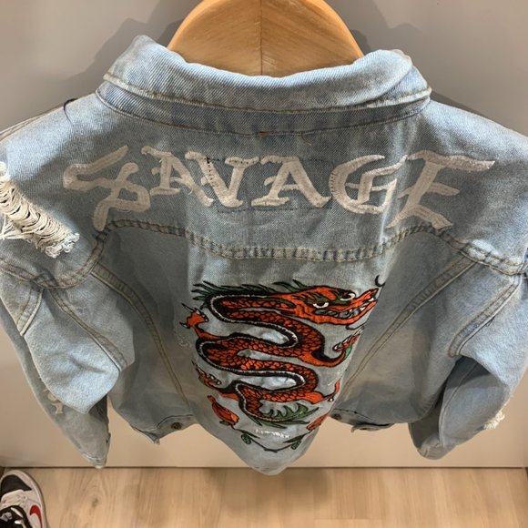 BROOKLYN Cloth Co. Lightwash Distressed Denim Jacket Size L Roses & Dragons - Picture 9 of 9